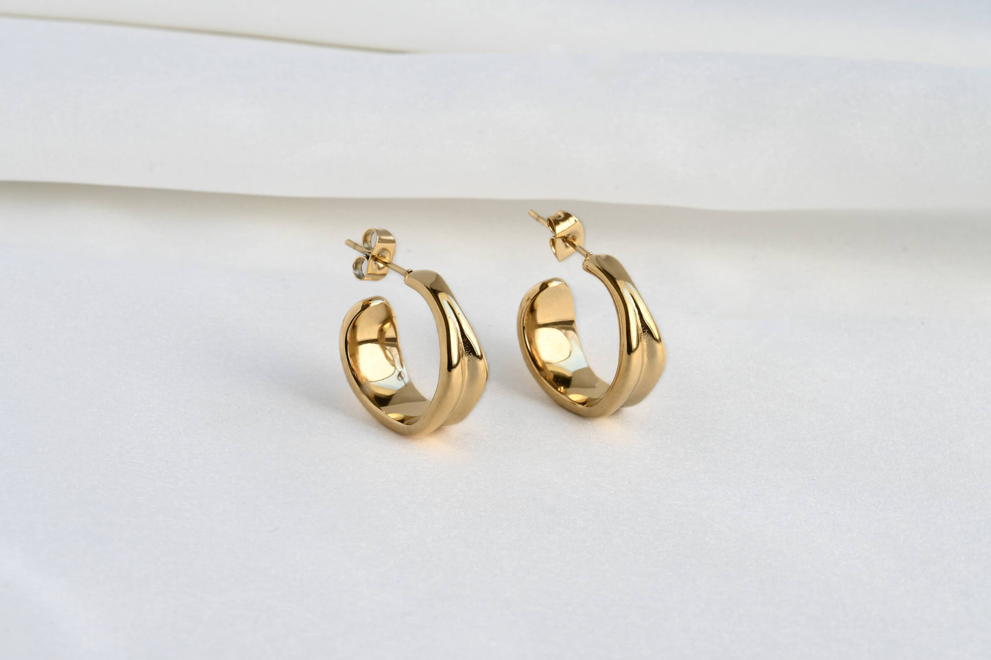 Daphne Hoop Earrings
