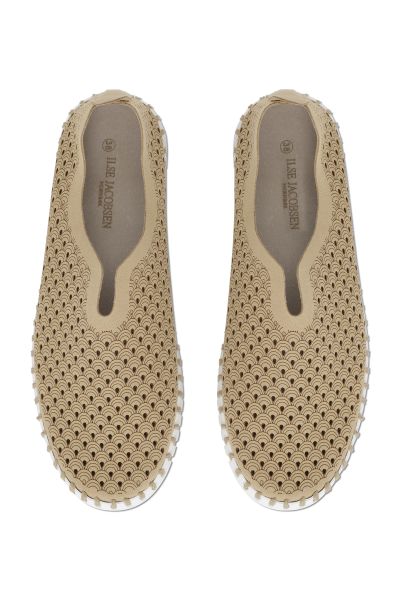 Latte Classic Tulip Shoes